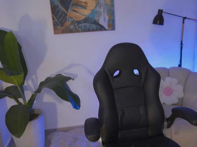 SaraWinstone1's BongaCams show and profile