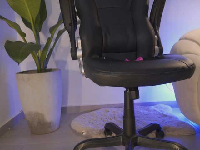 SaraWinstone1's BongaCams show and profile