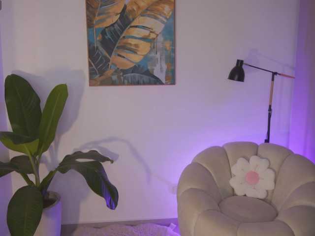 SaraWinstone1's BongaCams show and profile