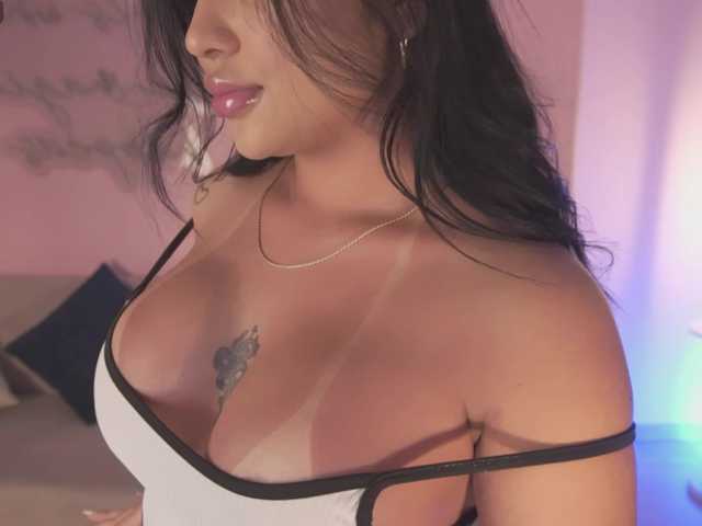 SaraWinstone1's BongaCams show and profile