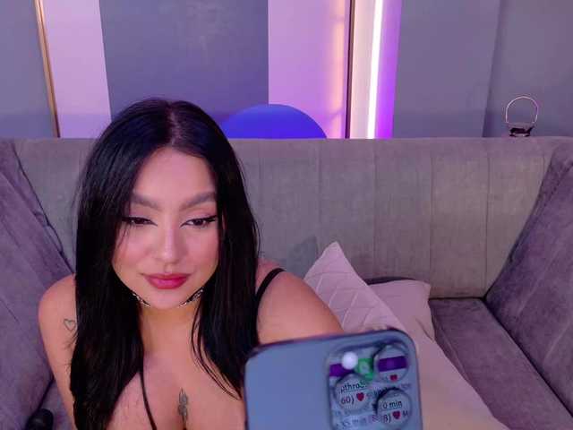 SaraWinstone1's BongaCams show and profile