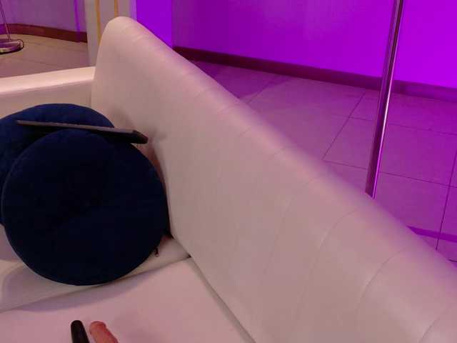 SaraWinstone1's BongaCams show and profile