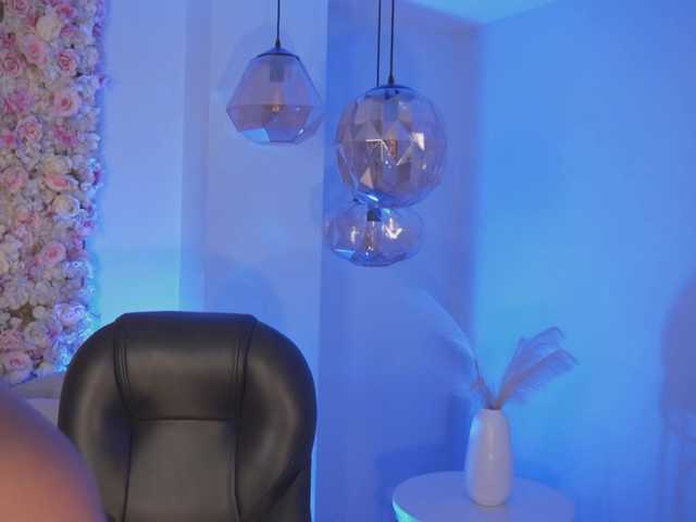 SaraWinstone1's BongaCams show and profile