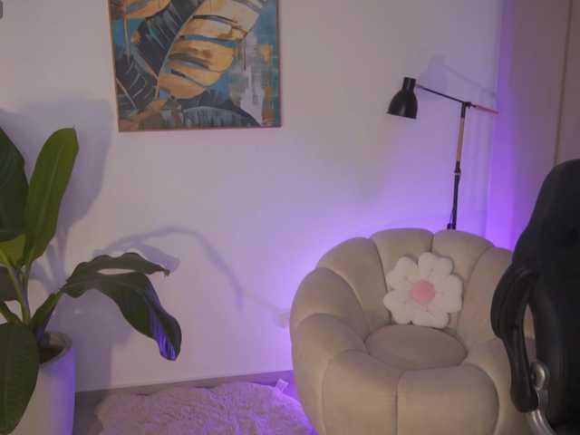 SaraWinstone1's BongaCams show and profile