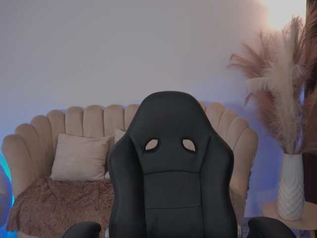 SaraWinstone1's BongaCams show and profile