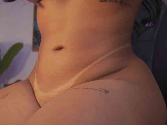 SaraWinstone1 Live Webcam on BongaCams