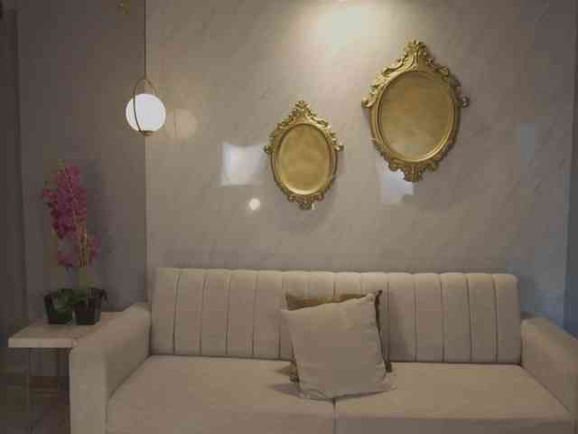 SaraWinstone1 webcam