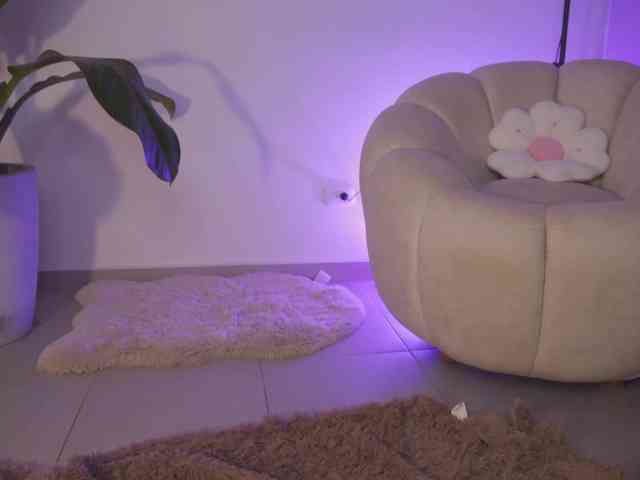 SaraWinstone1 webcam