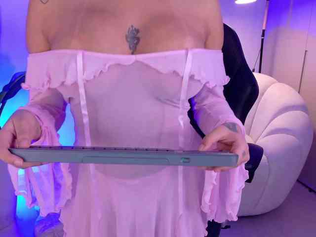 SaraWinstone1 webcam