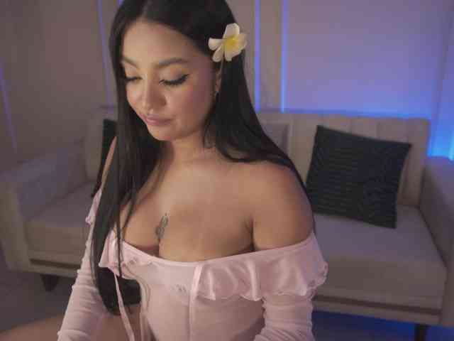 SaraWinstone1 Live Webcam on BongaCams