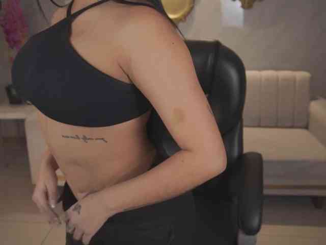 SaraWinstone1 webcam