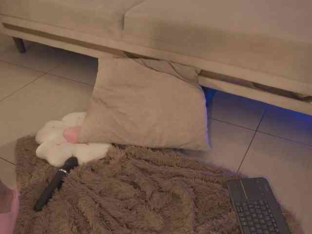 SaraWinstone1 webcam