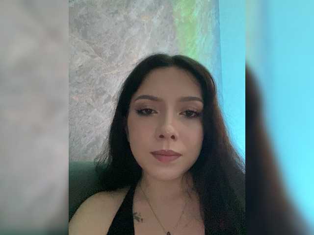 ElliLin's BongaCams show and profile