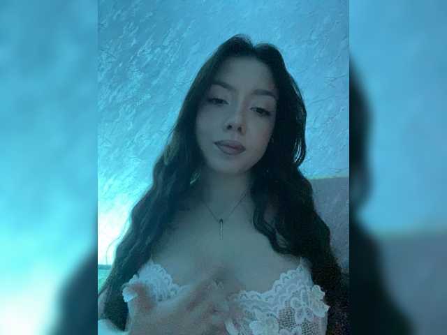 ElliLin's BongaCams show and profile