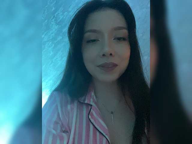 ElliLin's BongaCams show and profile