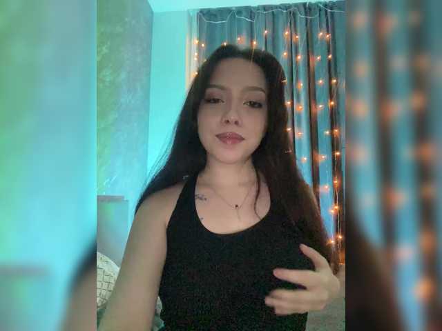 ElliLin's BongaCams show and profile