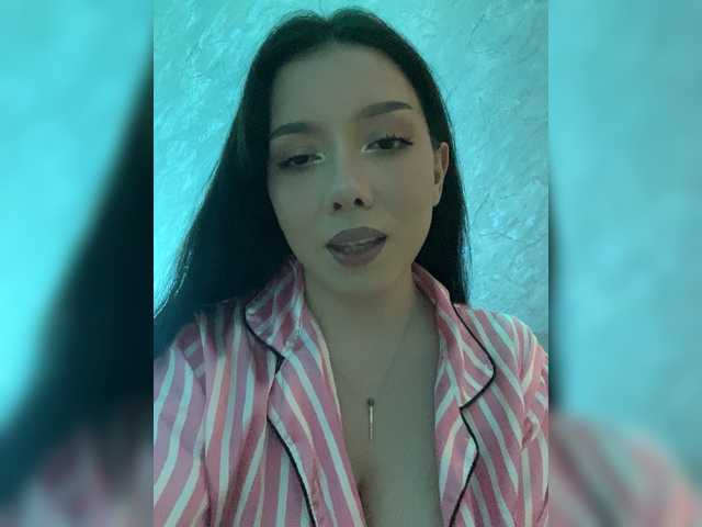 ElliLin's BongaCams show and profile