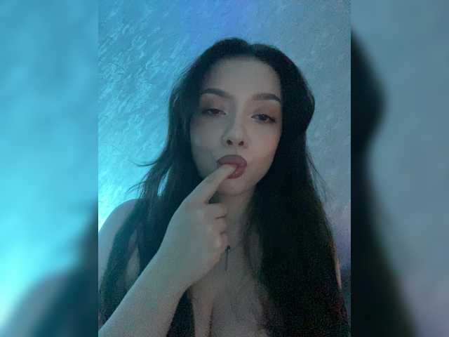 ElliLin's BongaCams show and profile
