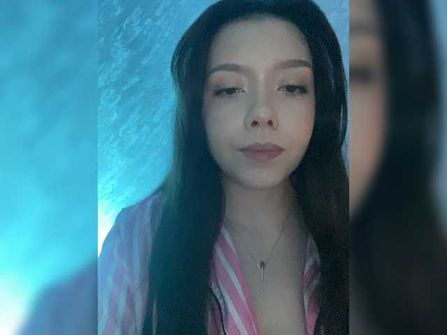 ElliLin's BongaCams show and profile