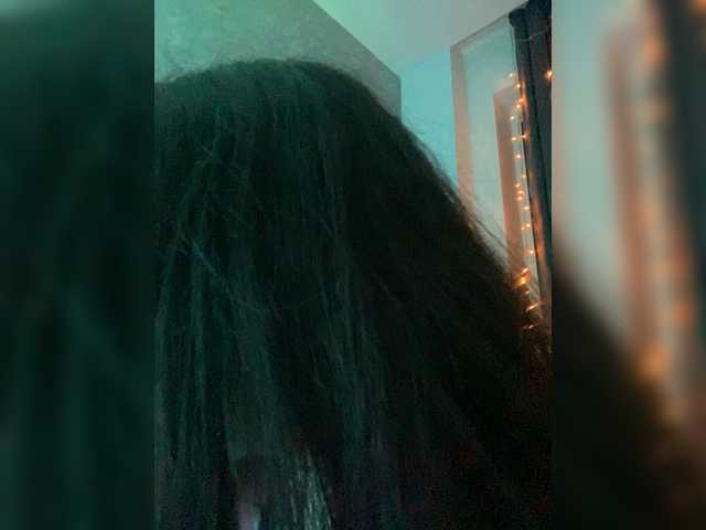 ElliLin's BongaCams show and profile