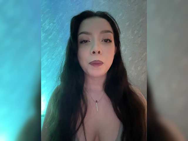 ElliLin's BongaCams show and profile
