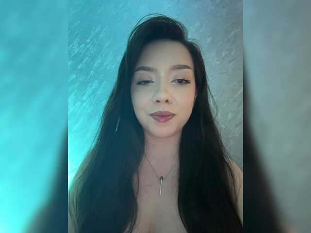 ElliLin's BongaCams show and profile