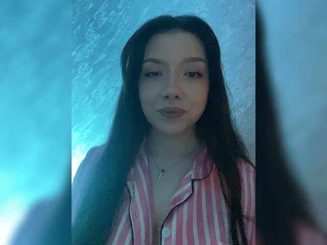 ElliLin's BongaCams show and profile