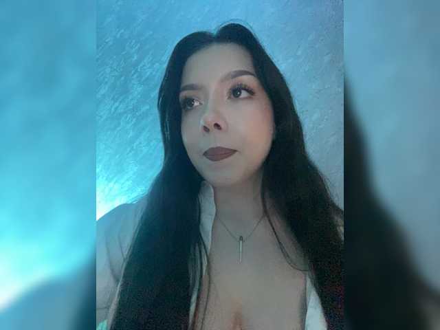 ElliLin's BongaCams show and profile