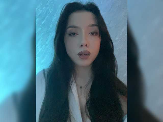 ElliLin's BongaCams show and profile