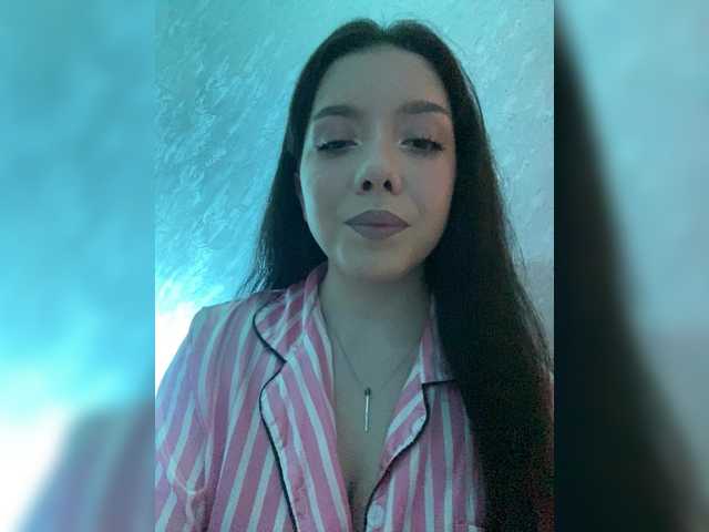 ElliLin's BongaCams show and profile