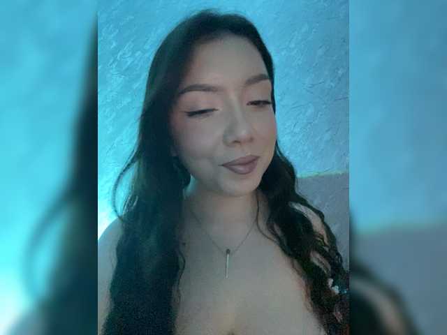 ElliLin's BongaCams show and profile