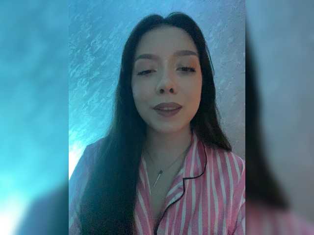 ElliLin's BongaCams show and profile