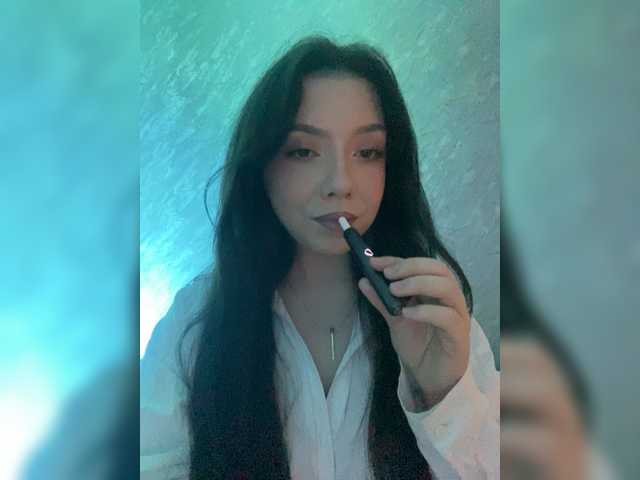 ElliLin's BongaCams show and profile