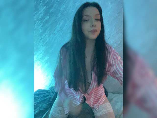 ElliLin's BongaCams show and profile