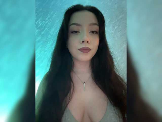 ElliLin's BongaCams show and profile