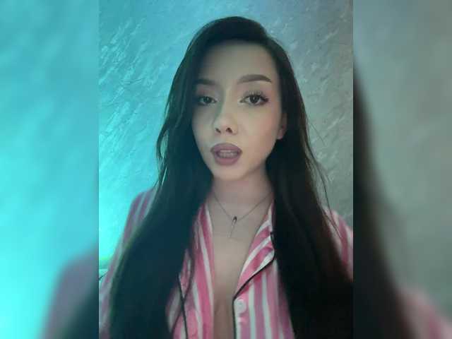 ElliLin's BongaCams show and profile