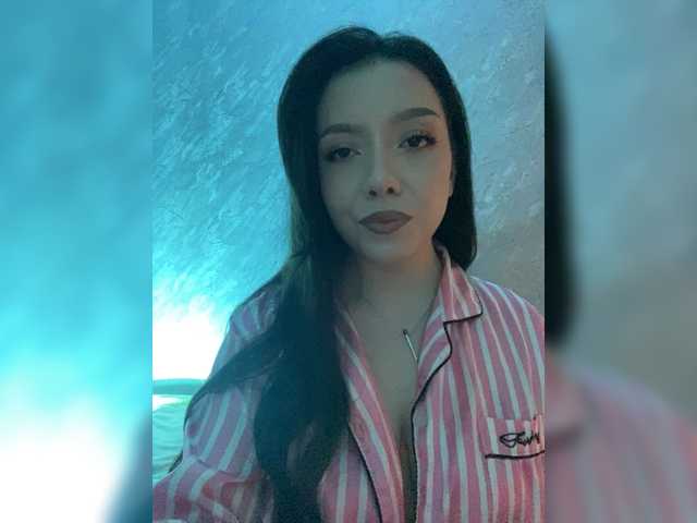 ElliLin's BongaCams show and profile