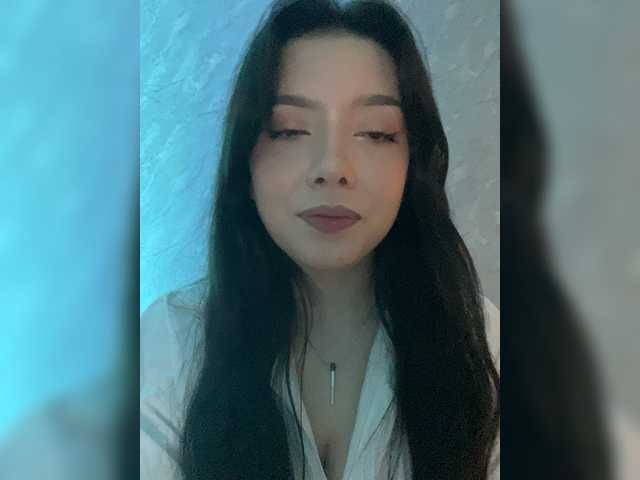 ElliLin's BongaCams show and profile