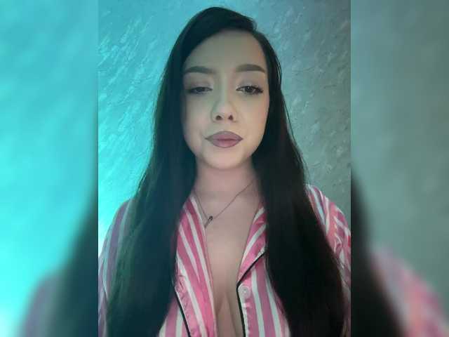 ElliLin's BongaCams show and profile