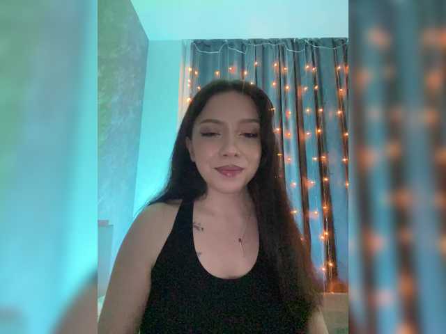 ElliLin's BongaCams show and profile