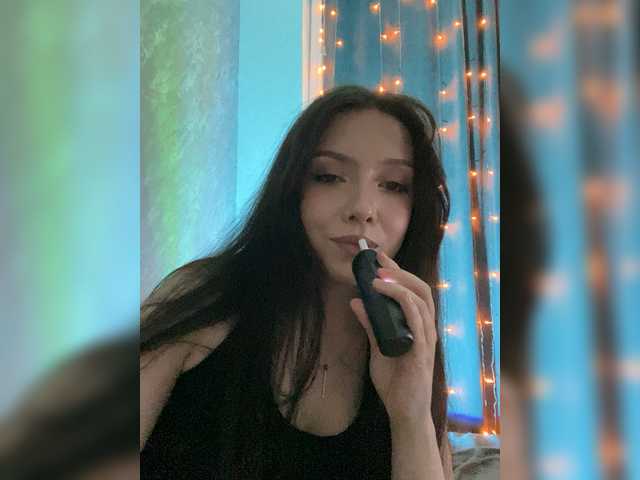 ElliLin's BongaCams show and profile
