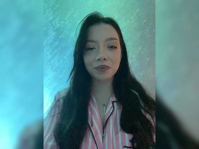 ElliLin's BongaCams show and profile