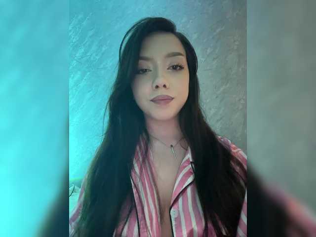 ElliLin's BongaCams show and profile