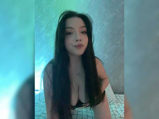 ElliLin's BongaCams show and profile