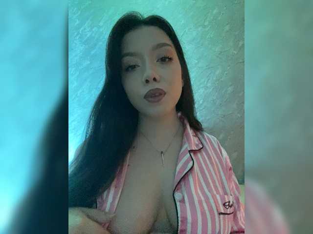 ElliLin's BongaCams show and profile