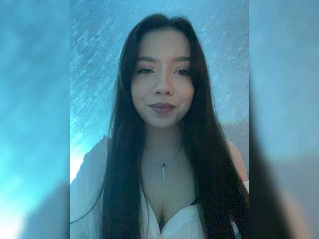 ElliLin's BongaCams show and profile