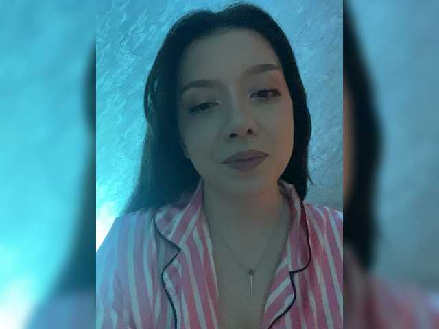 ElliLin's BongaCams show and profile