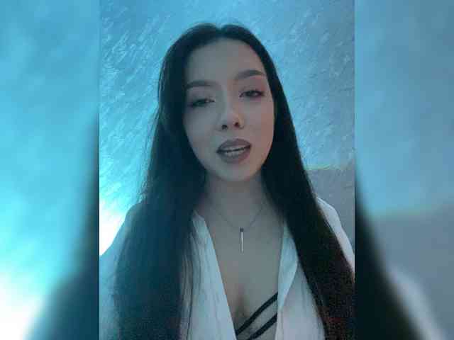 ElliLin Live Webcam on BongaCams