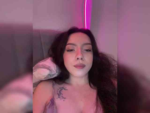 ElliLin Live Webcam on BongaCams