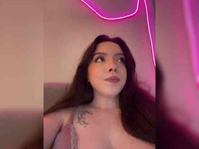 ElliLin Live Webcam on BongaCams